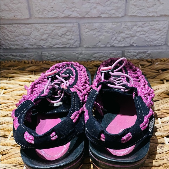 Keen Sandals Size 7.5 - Picture 3 of 4